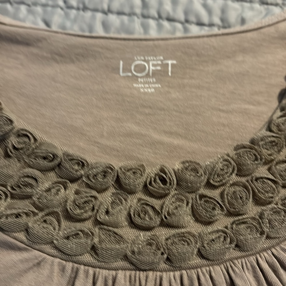 LOFT Petite Floral Neck Cap Sleeve T-shirt, XXSP, EUC - Picture 2 of 7